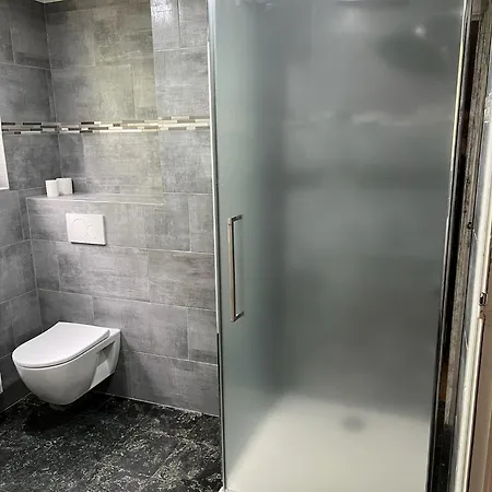 Propriete Bordee D'etangs, Propice A La Detente